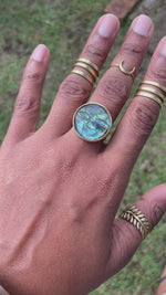 Load and play video in Gallery viewer, Labradorite Cameo Ring
