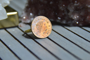 1976 Queen Victoria Coin Ring - We Love Brass
