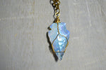Cargar imagen en el visor de la galería, Angel Aura Arrowhead Necklace - We Love Brass
