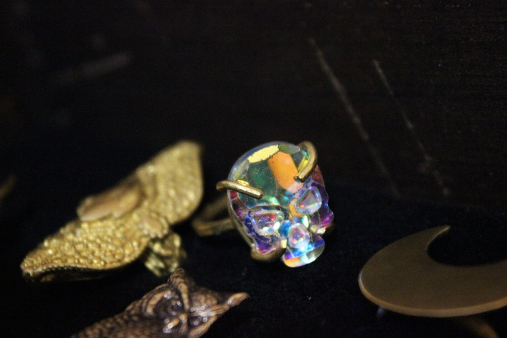 Arco Iris Brass Skull Ring - Golden Treasure Box