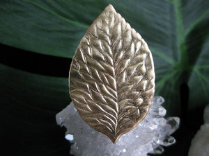 Ari Leaf Ring - Golden Treasure Box