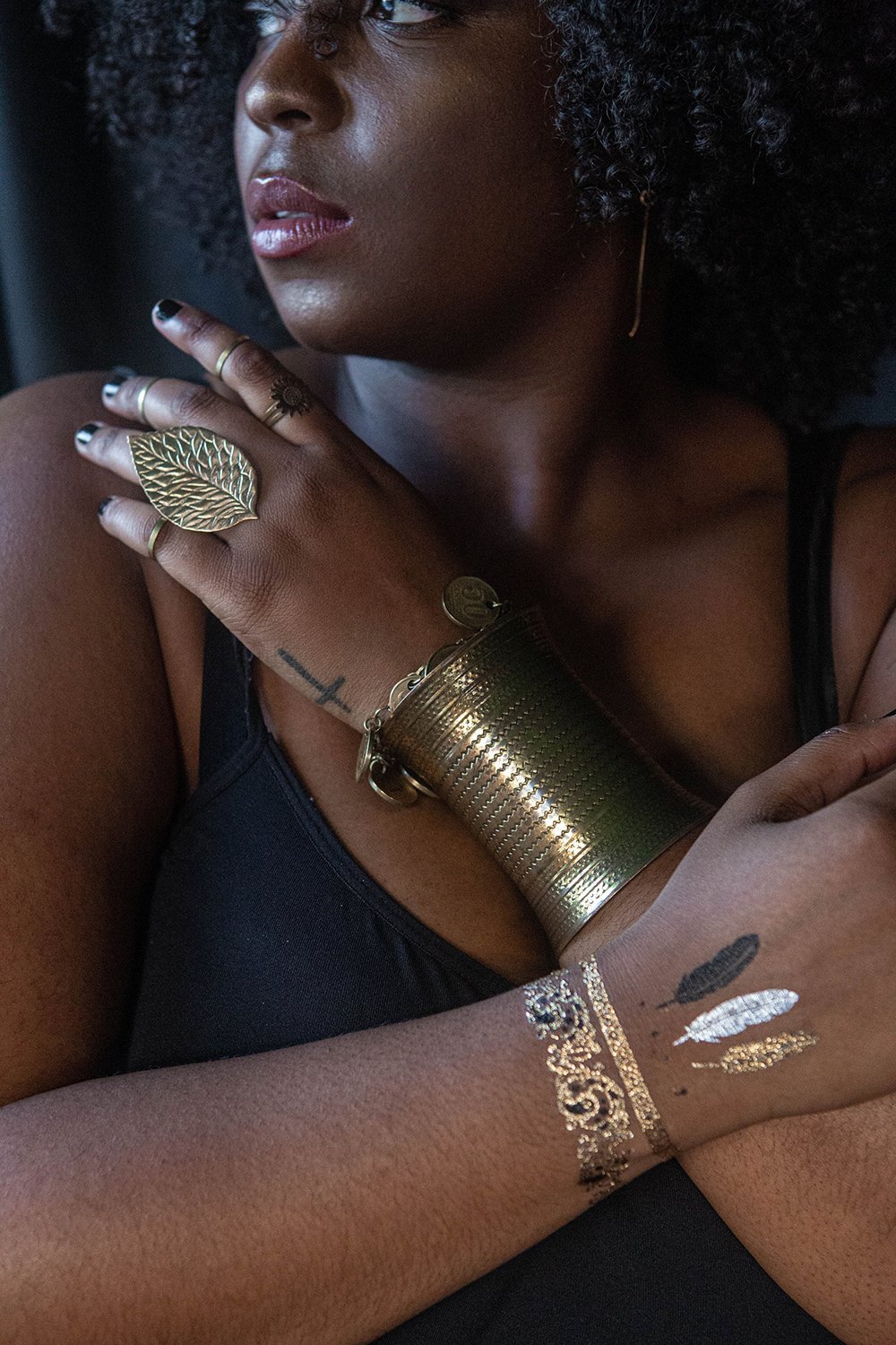 Ari Leaf Ring - Golden Treasure Box