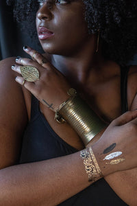 Ari Leaf Ring - Golden Treasure Box