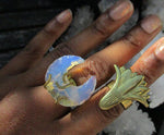 Cargar imagen en el visor de la galería, Blue Lotus Ring - Golden Treasure Box

