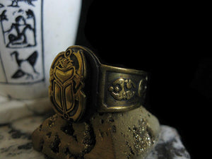 Cult of Khepri Ring - Golden Treasure Box