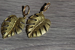 Cargar imagen en el visor de la galería, Deliciosa Brass Leaf Earrings - We Love Brass
