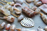 Cargar imagen en el visor de la galería, Deliciosa Flower Agate Brass Crystal Necklace - We Love Brass
