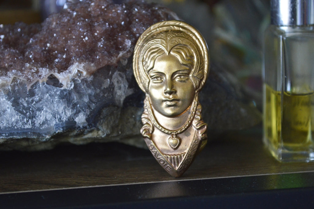 Femme Savoie Vintage Brass Cameo Ring - We Love Brass