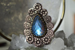 Cargar imagen en el visor de la galería, Flor Labradorite Brass Ring - We Love Brass
