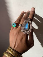 Cargar imagen en el visor de la galería, Flor Labradorite Brass Ring - We Love Brass
