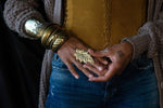 Cargar imagen en el visor de la galería, Giant Golden Leaf Ring - Golden Treasure Box
