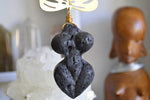 Cargar imagen en el visor de la galería, Hawaii Local Goddess (Lavastone and Monstera) Divine Feminine Necklace - We Love Brass
