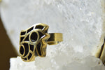 Cargar imagen en el visor de la galería, Horus - Vintage Egyptian Brass Eye of Horus Ring - We Love Brass
