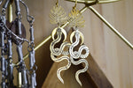 Cargar imagen en el visor de la galería, Into the Jungle Brass Serpent Earrings - We Love Brass
