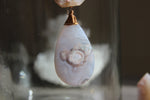 Cargar imagen en el visor de la galería, Iris Cherry Blossom Agate Brass Necklace - We Love Brass
