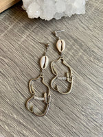 Cargar imagen en el visor de la galería, Moonstone Waist Beads Earrings - We Love Brass
