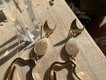 Cargar imagen en el visor de la galería, Pearl Waistbeads Earrings - We Love Brass

