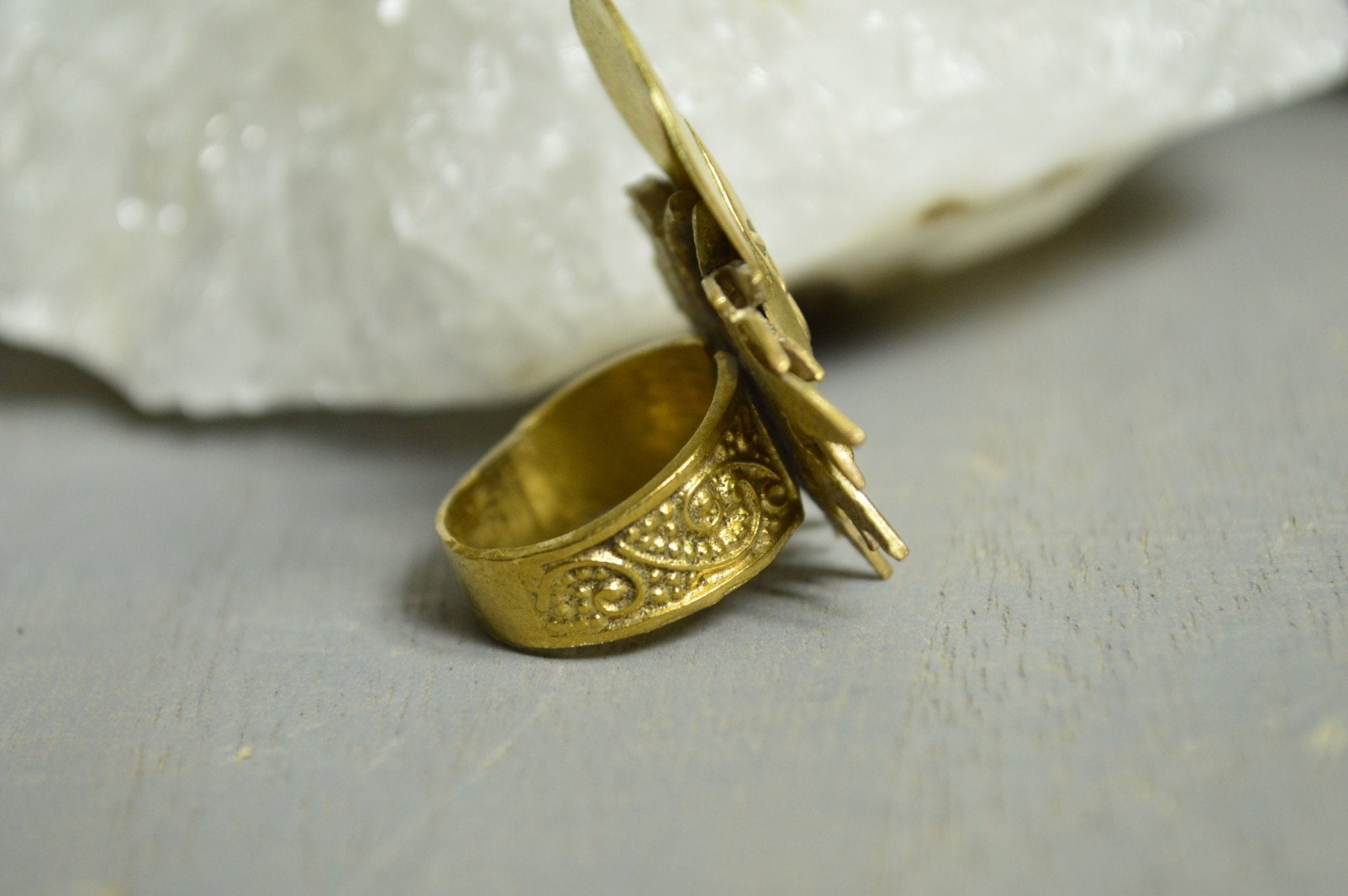 Queen of the Summer Isles - Brass Cameo Ring - We Love Brass