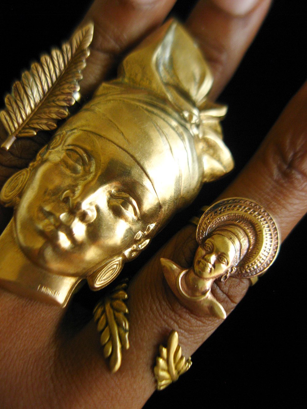 Ramonda Ring - Golden Treasure Box