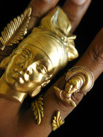 Cargar imagen en el visor de la galería, Ramonda Ring - Golden Treasure Box
