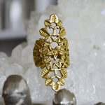 Cargar imagen en el visor de la galería, Sentimental Blue - Vine and Flor Brass Ring - We Love Brass
