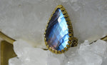 Cargar imagen en el visor de la galería, Shimmery Faceted Blue Labradorite Ring - We Love Brass
