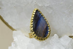 Cargar imagen en el visor de la galería, Shimmery Faceted Blue Labradorite Ring - We Love Brass
