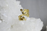 Cargar imagen en el visor de la galería, So Vine Brass Leaf Ring - We Love Brass
