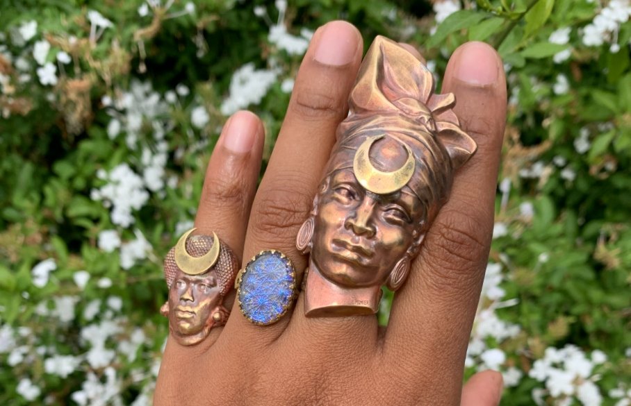 Solstice Market Woman Ring - Golden Treasure Box