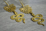 Cargar imagen en el visor de la galería, Sombre - Brass Monstera and Snake Earrings - We Love Brass
