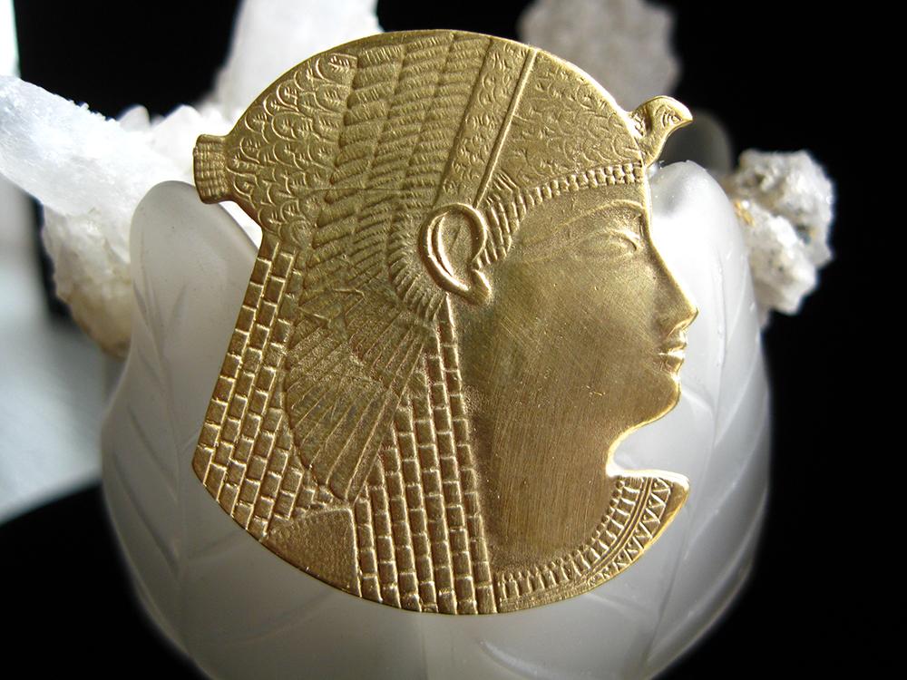 The Isis Ring - Golden Treasure Box