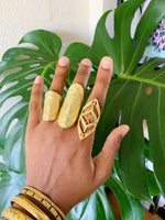 Cargar imagen en el visor de la galería, Trinity Brass Ring - We Love Brass
