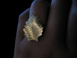 Tropical Leaf Ring - Golden Treasure Box