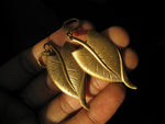 Cargar imagen en el visor de la galería, Twisted Leaf Earrings - Brass - We Love Brass

