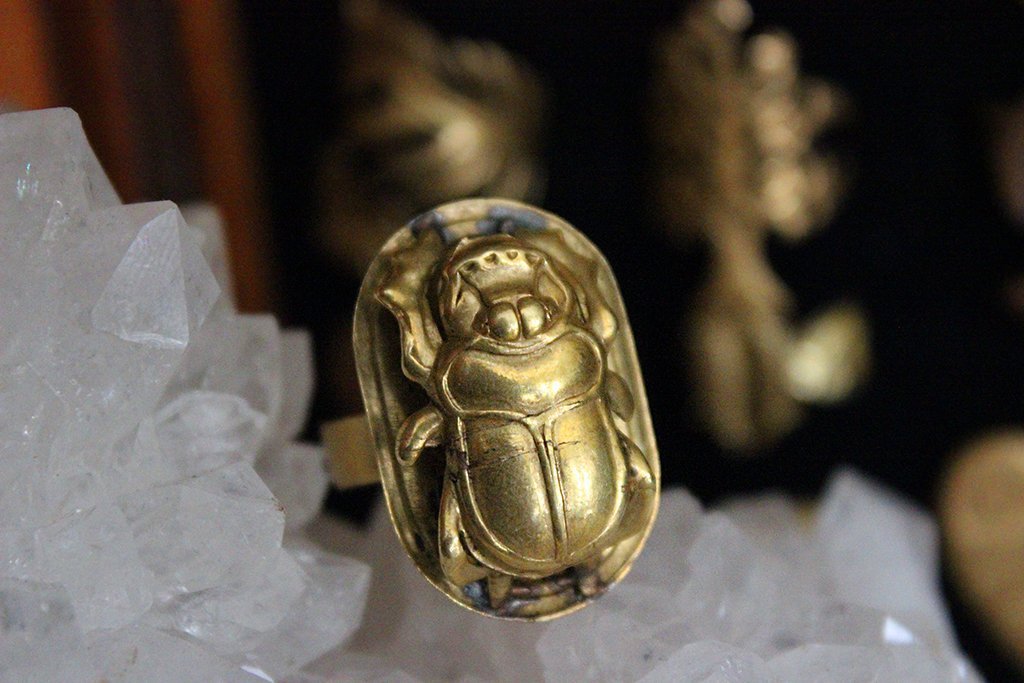 Vintage Egyptian 3D Khepri Scarab Ring - Golden Treasure Box