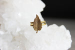 Cargar imagen en el visor de la galería, Vintage Style Golden Leaf Brass Ring - We Love Brass
