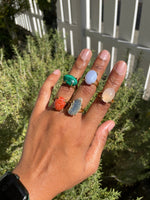 Cargar imagen en el visor de la galería, Wavy - Stone Malachite Brass Ring - We Love Brass
